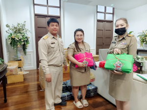 หน่วยงานในสังกัด มรภ.เทพสตรี รับมอบวัสดุอุปกรณ์เพื่อใช้ในการประชาสัมพันธ์กิจกรรมของหน่วยงานและกิจกรรมของมหาวิทยาลัย
