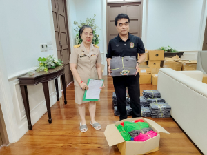 หน่วยงานในสังกัด มรภ.เทพสตรี รับมอบวัสดุอุปกรณ์เพื่อใช้ในการประชาสัมพันธ์กิจกรรมของหน่วยงานและกิจกรรมของมหาวิทยาลัย