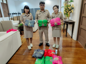 หน่วยงานในสังกัด มรภ.เทพสตรี รับมอบวัสดุอุปกรณ์เพื่อใช้ในการประชาสัมพันธ์กิจกรรมของหน่วยงานและกิจกรรมของมหาวิทยาลัย