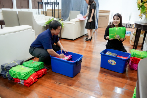 หน่วยงานในสังกัด มรภ.เทพสตรี รับมอบวัสดุอุปกรณ์เพื่อใช้ในการประชาสัมพันธ์กิจกรรมของหน่วยงานและกิจกรรมของมหาวิทยาลัย