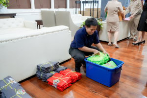 หน่วยงานในสังกัด มรภ.เทพสตรี รับมอบวัสดุอุปกรณ์เพื่อใช้ในการประชาสัมพันธ์กิจกรรมของหน่วยงานและกิจกรรมของมหาวิทยาลัย