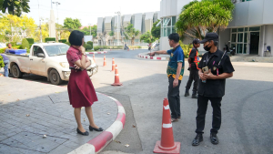 มรภ.เทพสตรี ปรับปรุงภูมิทัศน์และทาสีจุดจอดรถ-ทางม้าลาย สร้างสภาพแวดล้อมปลอดภัยสำหรับทุกคน
