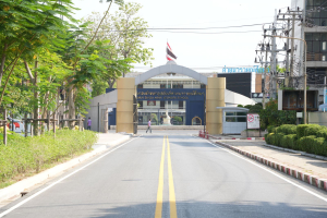 มรภ.เทพสตรี ปรับปรุงภูมิทัศน์และทาสีจุดจอดรถ-ทางม้าลาย สร้างสภาพแวดล้อมปลอดภัยสำหรับทุกคน
