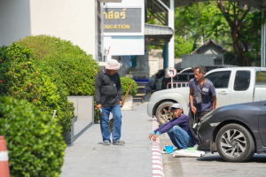 มรภ.เทพสตรี ปรับปรุงภูมิทัศน์และทาสีจุดจอดรถ-ทางม้าลาย สร้างสภาพแวดล้อมปลอดภัยสำหรับทุกคน