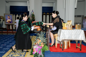 นายกสภาและอธิการบดี มรภ. 38 แห่ง ทูลเกล้าฯ ถวายปริญญาดุษฎีบัณฑิตกิตติมศักดิ์ แด่ สมเด็จพระเจ้าลูกเธอ เจ้าฟ้าสิริวัณณวรี นารีรัตนราชกัญญา