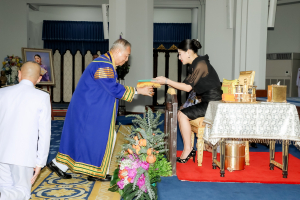 นายกสภาและอธิการบดี มรภ. 38 แห่ง ทูลเกล้าฯ ถวายปริญญาดุษฎีบัณฑิตกิตติมศักดิ์ แด่ สมเด็จพระเจ้าลูกเธอ เจ้าฟ้าสิริวัณณวรี นารีรัตนราชกัญญา