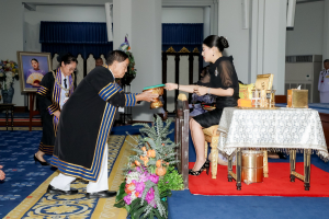 นายกสภาและอธิการบดี มรภ. 38 แห่ง ทูลเกล้าฯ ถวายปริญญาดุษฎีบัณฑิตกิตติมศักดิ์ แด่ สมเด็จพระเจ้าลูกเธอ เจ้าฟ้าสิริวัณณวรี นารีรัตนราชกัญญา