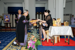 นายกสภาและอธิการบดี มรภ. 38 แห่ง ทูลเกล้าฯ ถวายปริญญาดุษฎีบัณฑิตกิตติมศักดิ์ แด่ สมเด็จพระเจ้าลูกเธอ เจ้าฟ้าสิริวัณณวรี นารีรัตนราชกัญญา