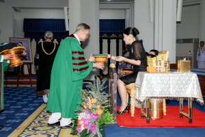 นายกสภาและอธิการบดี มรภ. 38 แห่ง ทูลเกล้าฯ ถวายปริญญาดุษฎีบัณฑิตกิตติมศักดิ์ แด่ สมเด็จพระเจ้าลูกเธอ เจ้าฟ้าสิริวัณณวรี นารีรัตนราชกัญญา