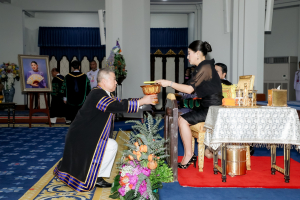 นายกสภาและอธิการบดี มรภ. 38 แห่ง ทูลเกล้าฯ ถวายปริญญาดุษฎีบัณฑิตกิตติมศักดิ์ แด่ สมเด็จพระเจ้าลูกเธอ เจ้าฟ้าสิริวัณณวรี นารีรัตนราชกัญญา