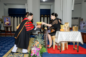 นายกสภาและอธิการบดี มรภ. 38 แห่ง ทูลเกล้าฯ ถวายปริญญาดุษฎีบัณฑิตกิตติมศักดิ์ แด่ สมเด็จพระเจ้าลูกเธอ เจ้าฟ้าสิริวัณณวรี นารีรัตนราชกัญญา