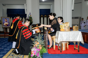 นายกสภาและอธิการบดี มรภ. 38 แห่ง ทูลเกล้าฯ ถวายปริญญาดุษฎีบัณฑิตกิตติมศักดิ์ แด่ สมเด็จพระเจ้าลูกเธอ เจ้าฟ้าสิริวัณณวรี นารีรัตนราชกัญญา