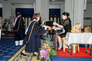 นายกสภาและอธิการบดี มรภ. 38 แห่ง ทูลเกล้าฯ ถวายปริญญาดุษฎีบัณฑิตกิตติมศักดิ์ แด่ สมเด็จพระเจ้าลูกเธอ เจ้าฟ้าสิริวัณณวรี นารีรัตนราชกัญญา