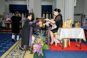 นายกสภาและอธิการบดี มรภ. 38 แห่ง ทูลเกล้าฯ ถวายปริญญาดุษฎีบัณฑิตกิตติมศักดิ์ แด่ สมเด็จพระเจ้าลูกเธอ เจ้าฟ้าสิริวัณณวรี นารีรัตนราชกัญญา