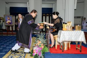 นายกสภาและอธิการบดี มรภ. 38 แห่ง ทูลเกล้าฯ ถวายปริญญาดุษฎีบัณฑิตกิตติมศักดิ์ แด่ สมเด็จพระเจ้าลูกเธอ เจ้าฟ้าสิริวัณณวรี นารีรัตนราชกัญญา