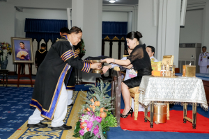 นายกสภาและอธิการบดี มรภ. 38 แห่ง ทูลเกล้าฯ ถวายปริญญาดุษฎีบัณฑิตกิตติมศักดิ์ แด่ สมเด็จพระเจ้าลูกเธอ เจ้าฟ้าสิริวัณณวรี นารีรัตนราชกัญญา