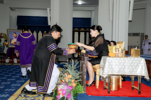 นายกสภาและอธิการบดี มรภ. 38 แห่ง ทูลเกล้าฯ ถวายปริญญาดุษฎีบัณฑิตกิตติมศักดิ์ แด่ สมเด็จพระเจ้าลูกเธอ เจ้าฟ้าสิริวัณณวรี นารีรัตนราชกัญญา