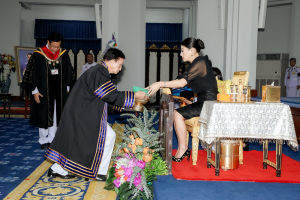 นายกสภาและอธิการบดี มรภ. 38 แห่ง ทูลเกล้าฯ ถวายปริญญาดุษฎีบัณฑิตกิตติมศักดิ์ แด่ สมเด็จพระเจ้าลูกเธอ เจ้าฟ้าสิริวัณณวรี นารีรัตนราชกัญญา