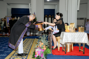 นายกสภาและอธิการบดี มรภ. 38 แห่ง ทูลเกล้าฯ ถวายปริญญาดุษฎีบัณฑิตกิตติมศักดิ์ แด่ สมเด็จพระเจ้าลูกเธอ เจ้าฟ้าสิริวัณณวรี นารีรัตนราชกัญญา