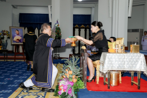 นายกสภาและอธิการบดี มรภ. 38 แห่ง ทูลเกล้าฯ ถวายปริญญาดุษฎีบัณฑิตกิตติมศักดิ์ แด่ สมเด็จพระเจ้าลูกเธอ เจ้าฟ้าสิริวัณณวรี นารีรัตนราชกัญญา