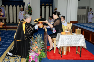 นายกสภาและอธิการบดี มรภ. 38 แห่ง ทูลเกล้าฯ ถวายปริญญาดุษฎีบัณฑิตกิตติมศักดิ์ แด่ สมเด็จพระเจ้าลูกเธอ เจ้าฟ้าสิริวัณณวรี นารีรัตนราชกัญญา