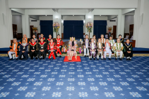 นายกสภาและอธิการบดี มรภ. 38 แห่ง ทูลเกล้าฯ ถวายปริญญาดุษฎีบัณฑิตกิตติมศักดิ์ แด่ สมเด็จพระเจ้าลูกเธอ เจ้าฟ้าสิริวัณณวรี นารีรัตนราชกัญญา