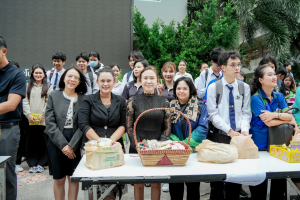มรภ.เทพสตรี จัดพิธีทำบุญตักบาตรอุทิศถวายพระราชกุศลแด่ สมเด็จพระนางเจ้าสิริกิติ์ พระบรมราชินีนาถ พระบรมราชชนนีพันปีหลวง