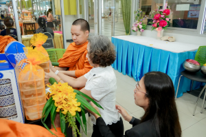 มรภ.เทพสตรี จัดพิธีทำบุญตักบาตรอุทิศถวายพระราชกุศลแด่ สมเด็จพระนางเจ้าสิริกิติ์ พระบรมราชินีนาถ พระบรมราชชนนีพันปีหลวง