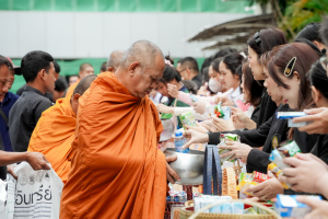 มรภ.เทพสตรี จัดพิธีทำบุญตักบาตรอุทิศถวายพระราชกุศลแด่ สมเด็จพระนางเจ้าสิริกิติ์ พระบรมราชินีนาถ พระบรมราชชนนีพันปีหลวง