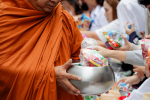 มรภ.เทพสตรี จัดพิธีทำบุญตักบาตรอุทิศถวายพระราชกุศลแด่ สมเด็จพระนางเจ้าสิริกิติ์ พระบรมราชินีนาถ พระบรมราชชนนีพันปีหลวง