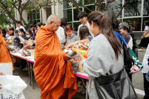 มรภ.เทพสตรี จัดพิธีทำบุญตักบาตรอุทิศถวายพระราชกุศลแด่ สมเด็จพระนางเจ้าสิริกิติ์ พระบรมราชินีนาถ พระบรมราชชนนีพันปีหลวง