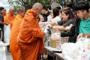 มรภ.เทพสตรี จัดพิธีทำบุญตักบาตรอุทิศถวายพระราชกุศลแด่ สมเด็จพระนางเจ้าสิริกิติ์ พระบรมราชินีนาถ พระบรมราชชนนีพันปีหลวง
