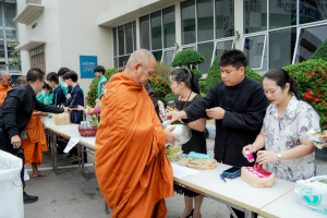 มรภ.เทพสตรี จัดพิธีทำบุญตักบาตรอุทิศถวายพระราชกุศลแด่ สมเด็จพระนางเจ้าสิริกิติ์ พระบรมราชินีนาถ พระบรมราชชนนีพันปีหลวง