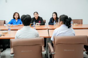 มรภ.เทพสตรี ต้อนรับคณะจากสำนักงานพัฒนาสังคมและความมั่นคงของมนุษย์ จ.ลพบุรี ในโอกาสเยี่ยมนักเรียนทุนพระราชทานเพื่อการสงเคราะห์