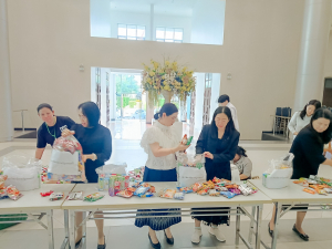 มรภ.เทพสตรี ส่งมอบธารน้ำใจช่วยเหลือผู้ประสบภัยน้ำท่วม จ.สิงห์บุรี