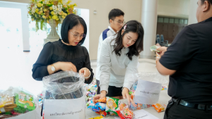 มรภ.เทพสตรี ส่งมอบธารน้ำใจช่วยเหลือผู้ประสบภัยน้ำท่วม จ.สิงห์บุรี