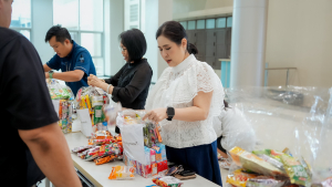 มรภ.เทพสตรี ส่งมอบธารน้ำใจช่วยเหลือผู้ประสบภัยน้ำท่วม จ.สิงห์บุรี