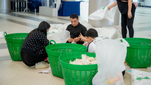 มรภ.เทพสตรี ส่งมอบธารน้ำใจช่วยเหลือผู้ประสบภัยน้ำท่วม จ.สิงห์บุรี