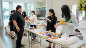 มรภ.เทพสตรี ส่งมอบธารน้ำใจช่วยเหลือผู้ประสบภัยน้ำท่วม จ.สิงห์บุรี