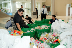 มรภ.เทพสตรี ส่งมอบธารน้ำใจช่วยเหลือผู้ประสบภัยน้ำท่วม จ.สิงห์บุรี