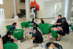 มรภ.เทพสตรี ส่งมอบธารน้ำใจช่วยเหลือผู้ประสบภัยน้ำท่วม จ.สิงห์บุรี