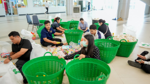 มรภ.เทพสตรี ส่งมอบธารน้ำใจช่วยเหลือผู้ประสบภัยน้ำท่วม จ.สิงห์บุรี