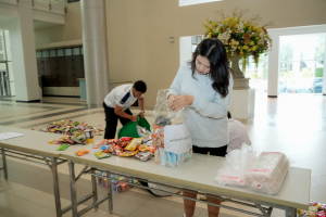 มรภ.เทพสตรี ส่งมอบธารน้ำใจช่วยเหลือผู้ประสบภัยน้ำท่วม จ.สิงห์บุรี