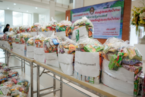 มรภ.เทพสตรี ส่งมอบธารน้ำใจช่วยเหลือผู้ประสบภัยน้ำท่วม จ.สิงห์บุรี