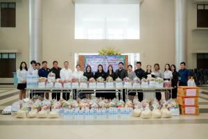 มรภ.เทพสตรี ส่งมอบธารน้ำใจช่วยเหลือผู้ประสบภัยน้ำท่วม จ.สิงห์บุรี