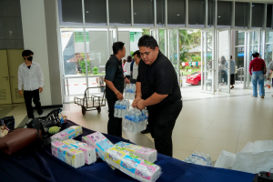 มรภ.เทพสตรี ส่งมอบธารน้ำใจช่วยเหลือผู้ประสบภัยน้ำท่วม จ.สิงห์บุรี