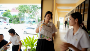 มรภ.เทพสตรี ส่งมอบธารน้ำใจช่วยเหลือผู้ประสบภัยน้ำท่วม จ.สิงห์บุรี