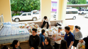 มรภ.เทพสตรี ส่งมอบธารน้ำใจช่วยเหลือผู้ประสบภัยน้ำท่วม จ.สิงห์บุรี