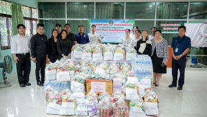 มรภ.เทพสตรี ส่งมอบธารน้ำใจช่วยเหลือผู้ประสบภัยน้ำท่วม จ.สิงห์บุรี