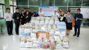 มรภ.เทพสตรี ส่งมอบธารน้ำใจช่วยเหลือผู้ประสบภัยน้ำท่วม จ.สิงห์บุรี